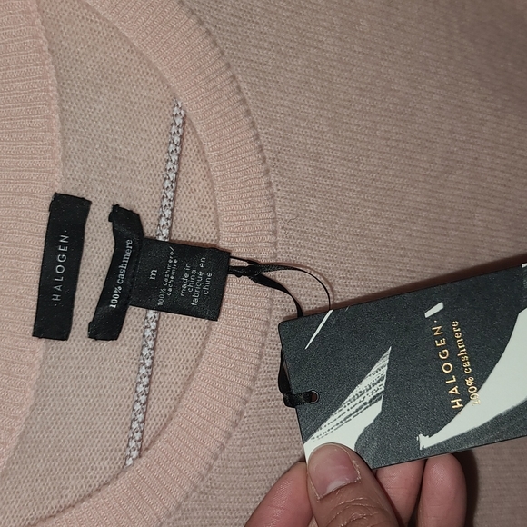 NWT Crewneck Cashmere Sweater - Picture 3 of 4